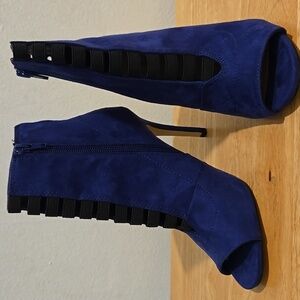 Cute & sexy heels new in the box